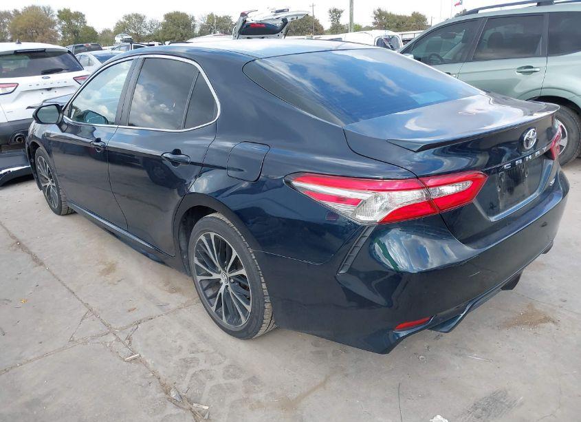 Photo 3 of 2018 Toyota Camry SE (VIN 4T1B11HK4JU549594)
