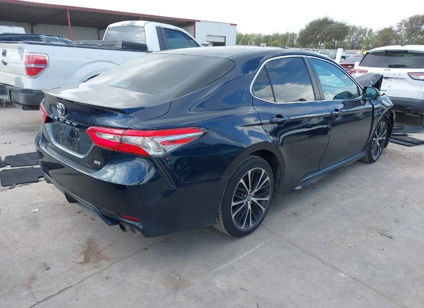 Photo 4 of 2018 Toyota Camry SE (VIN 4T1B11HK4JU549594)