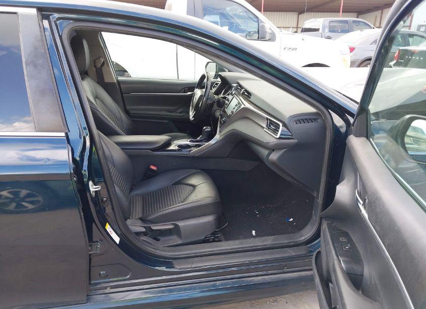 Photo 5 of 2018 Toyota Camry SE (VIN 4T1B11HK4JU549594)