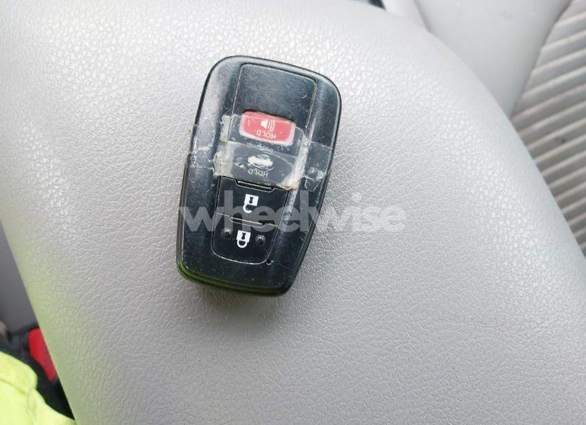 Photo 11 of 2018 Toyota Camry SE (VIN 4T1B11HK4JU571529)