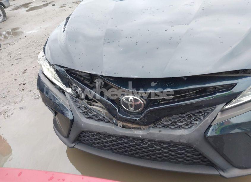 Photo 13 of 2018 Toyota Camry SE (VIN 4T1B11HK4JU571529)