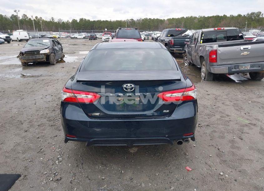 Photo 17 of 2018 Toyota Camry SE (VIN 4T1B11HK4JU571529)