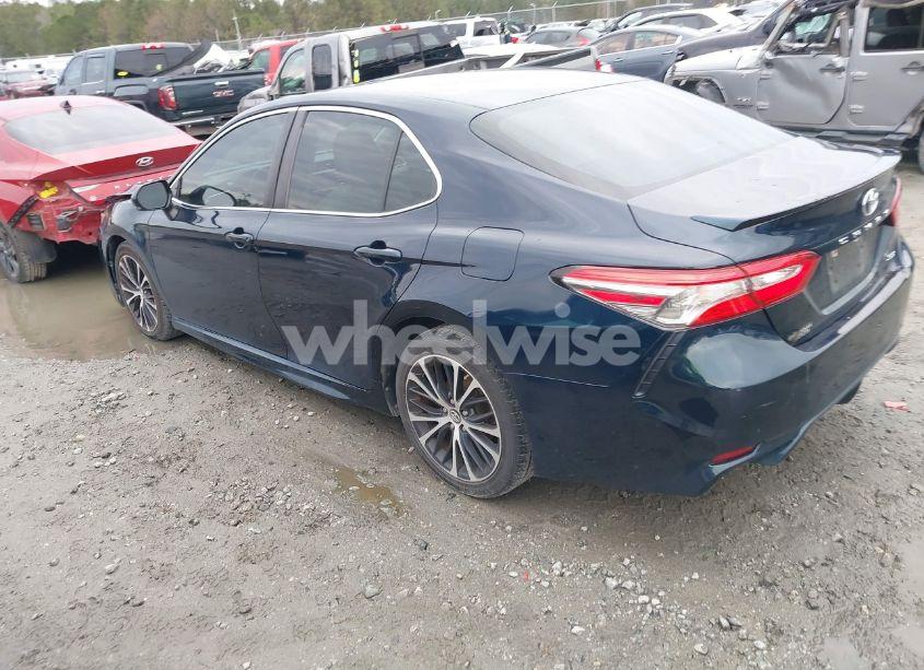 Photo 3 of 2018 Toyota Camry SE (VIN 4T1B11HK4JU571529)