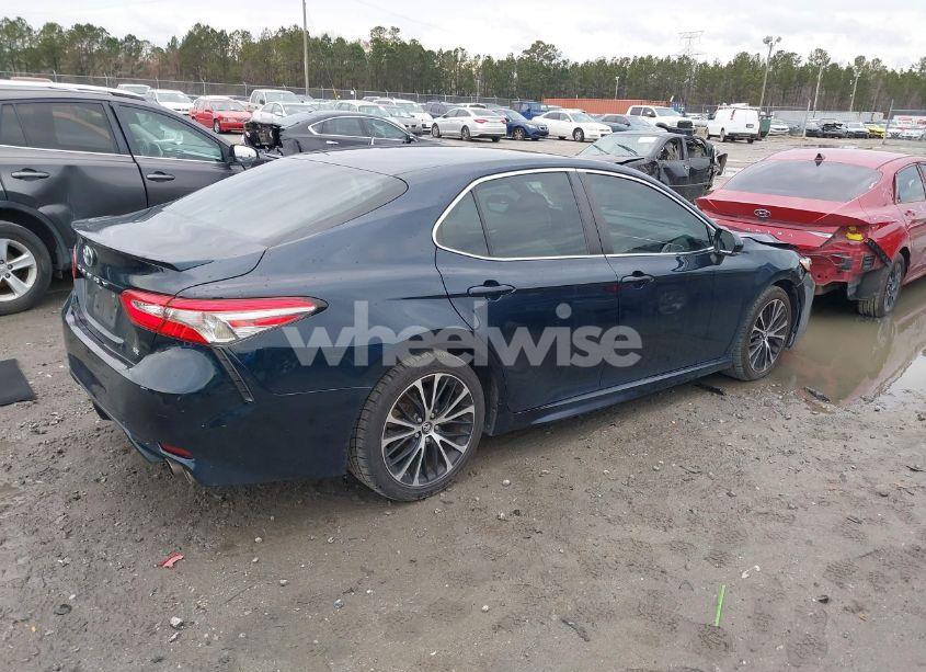 Photo 4 of 2018 Toyota Camry SE (VIN 4T1B11HK4JU571529)