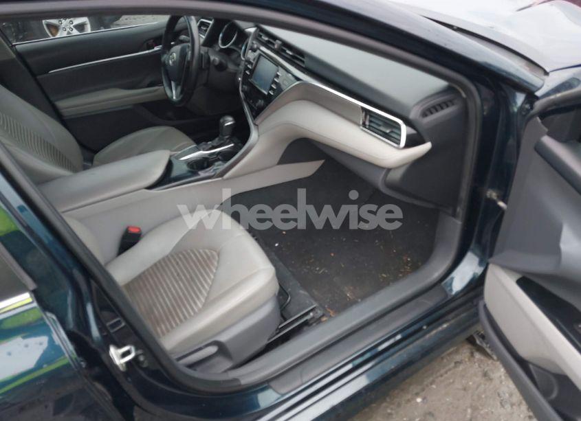 Photo 5 of 2018 Toyota Camry SE (VIN 4T1B11HK4JU571529)