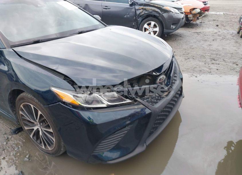 Photo 6 of 2018 Toyota Camry SE (VIN 4T1B11HK4JU571529)
