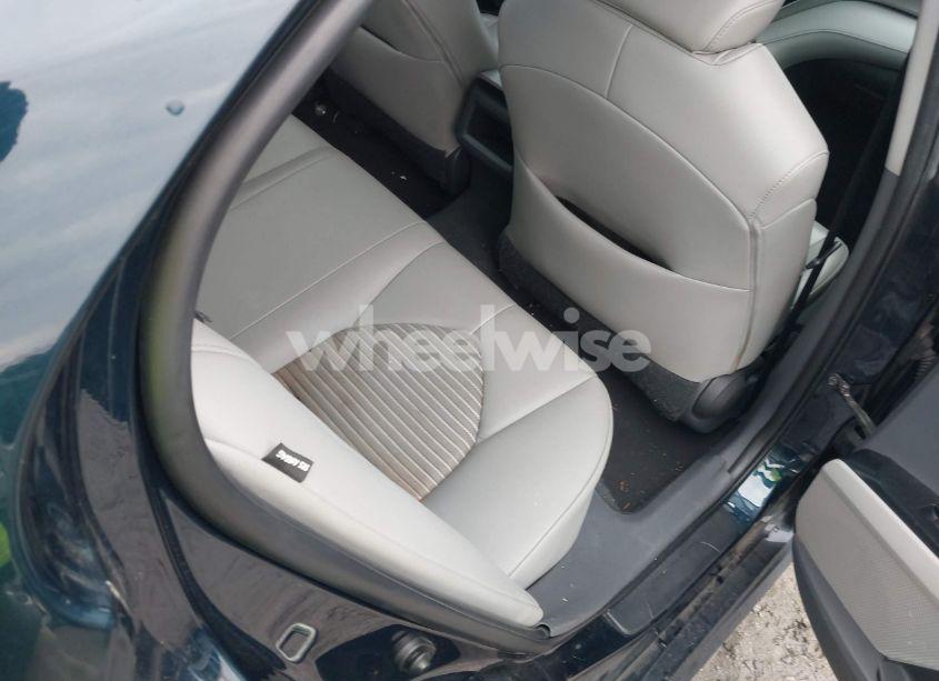 Photo 8 of 2018 Toyota Camry SE (VIN 4T1B11HK4JU571529)