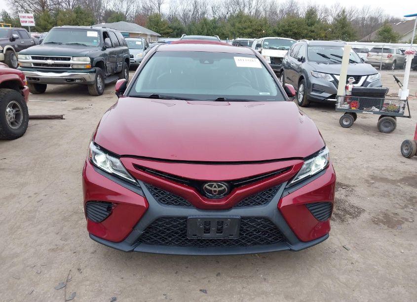 Photo 12 of 2018 Toyota Camry SE (VIN 4T1B11HK4JU580361)