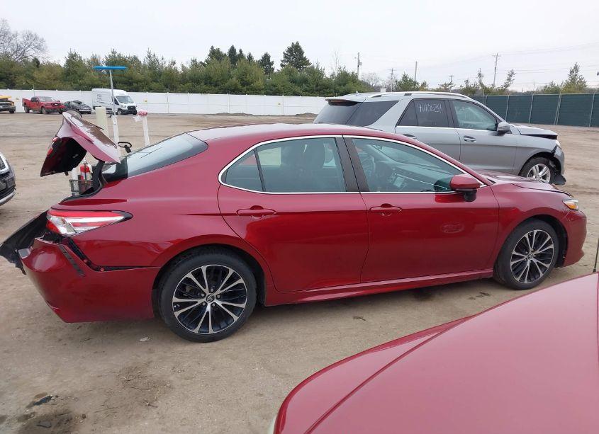 Photo 13 of 2018 Toyota Camry SE (VIN 4T1B11HK4JU580361)