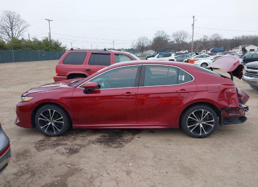 Photo 14 of 2018 Toyota Camry SE (VIN 4T1B11HK4JU580361)