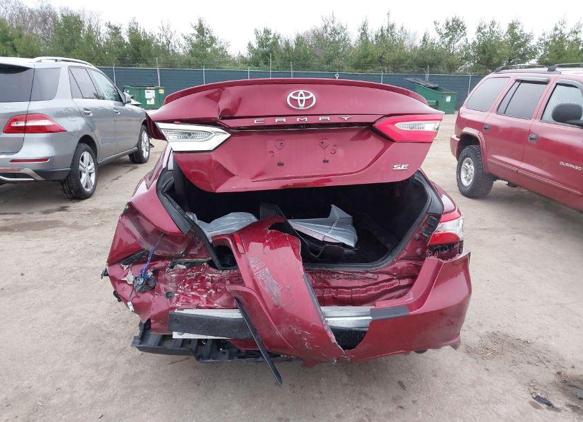 Photo 16 of 2018 Toyota Camry SE (VIN 4T1B11HK4JU580361)