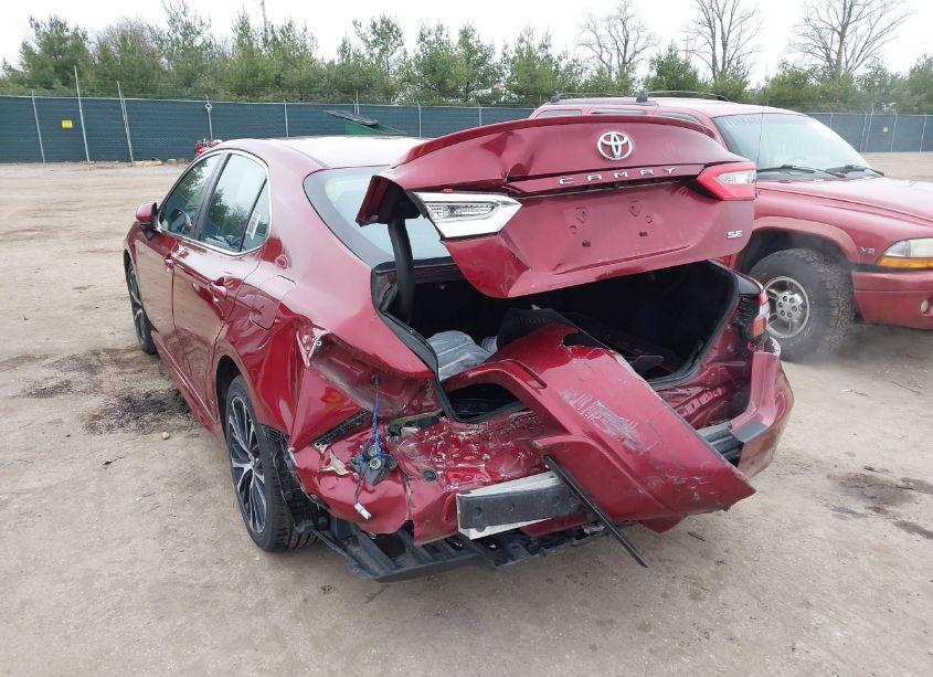 Photo 3 of 2018 Toyota Camry SE (VIN 4T1B11HK4JU580361)