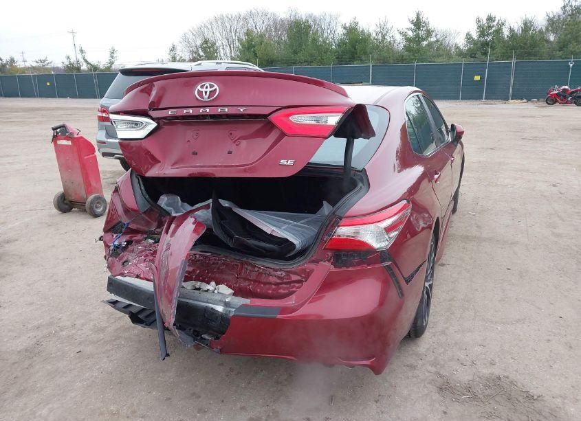 Photo 4 of 2018 Toyota Camry SE (VIN 4T1B11HK4JU580361)