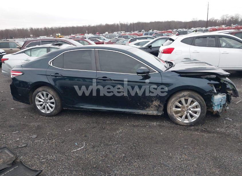 Photo 14 of 2018 Toyota Camry LE (VIN 4T1B11HK4JU582921)