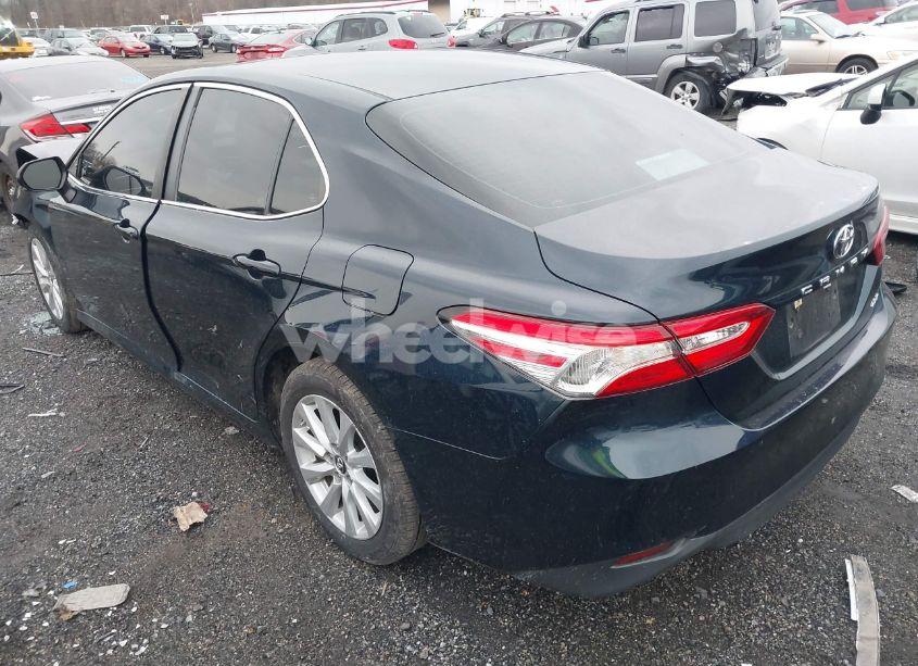 Photo 3 of 2018 Toyota Camry LE (VIN 4T1B11HK4JU582921)