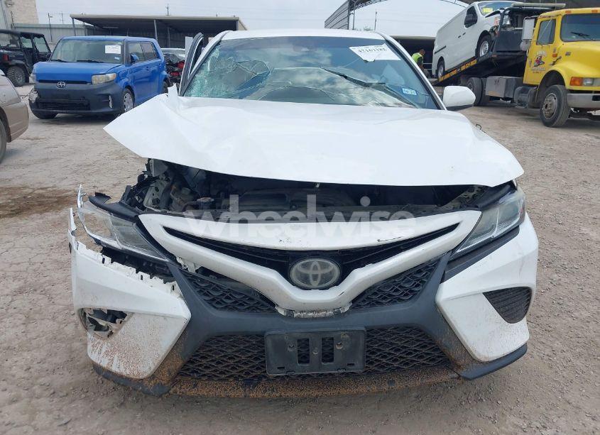 Photo 12 of 2018 Toyota Camry SE (VIN 4T1B11HK4JU583390)