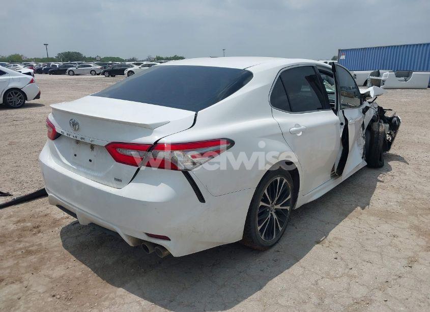 Photo 4 of 2018 Toyota Camry SE (VIN 4T1B11HK4JU583390)
