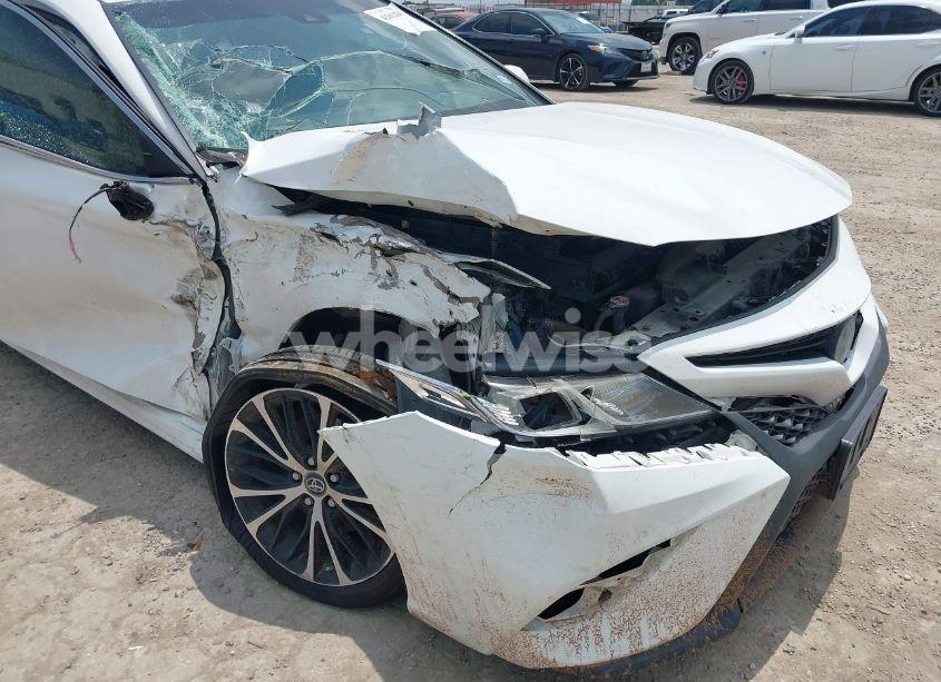 Photo 6 of 2018 Toyota Camry SE (VIN 4T1B11HK4JU583390)