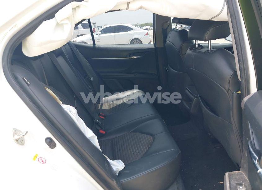 Photo 8 of 2018 Toyota Camry SE (VIN 4T1B11HK4JU583390)