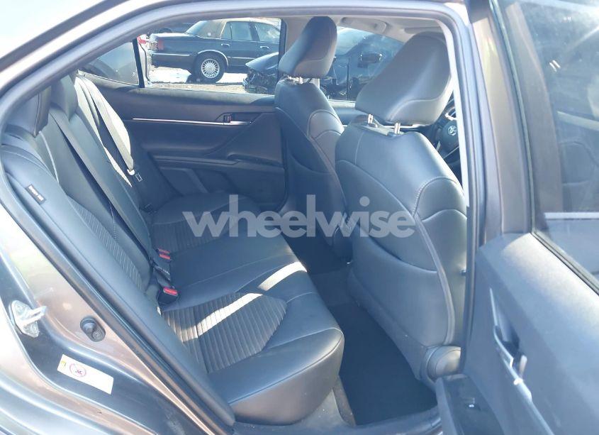 Photo 8 of 2018 Toyota Camry SE (VIN 4T1B11HK4JU585740)