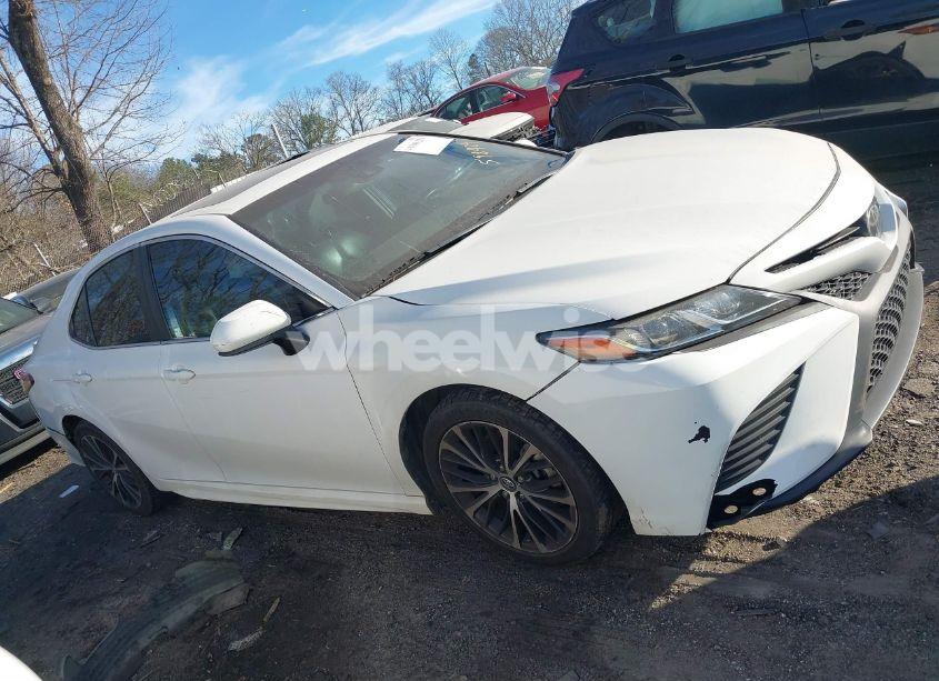 Photo 13 of 2018 Toyota Camry SE (VIN 4T1B11HK4JU598424)