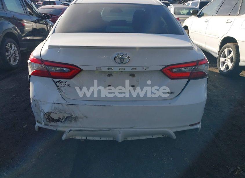 Photo 16 of 2018 Toyota Camry SE (VIN 4T1B11HK4JU598424)
