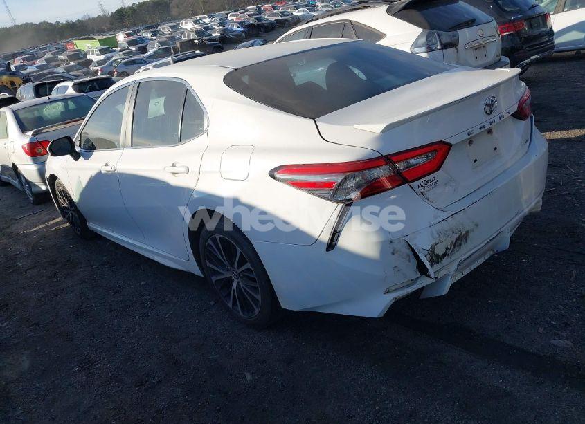 Photo 3 of 2018 Toyota Camry SE (VIN 4T1B11HK4JU598424)