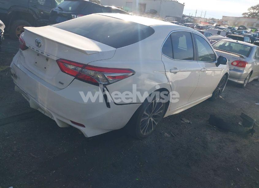 Photo 4 of 2018 Toyota Camry SE (VIN 4T1B11HK4JU598424)
