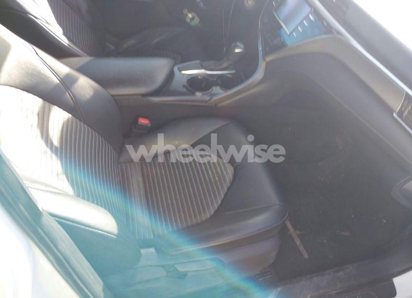 Photo 5 of 2018 Toyota Camry SE (VIN 4T1B11HK4JU598424)