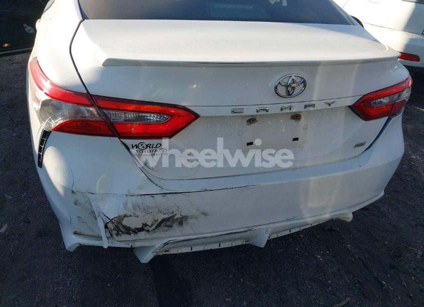 Photo 6 of 2018 Toyota Camry SE (VIN 4T1B11HK4JU598424)