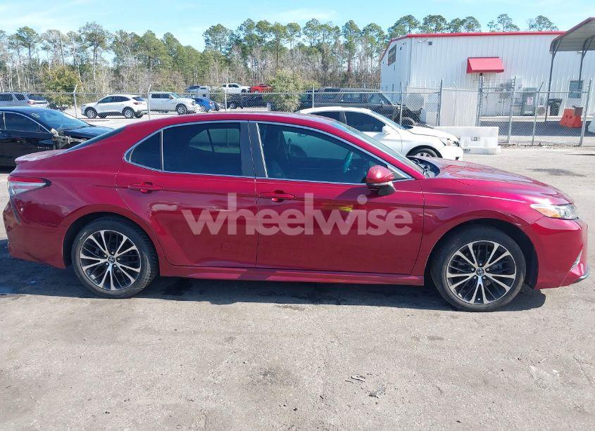 Photo 13 of 2018 Toyota Camry SE (VIN 4T1B11HK4JU602889)