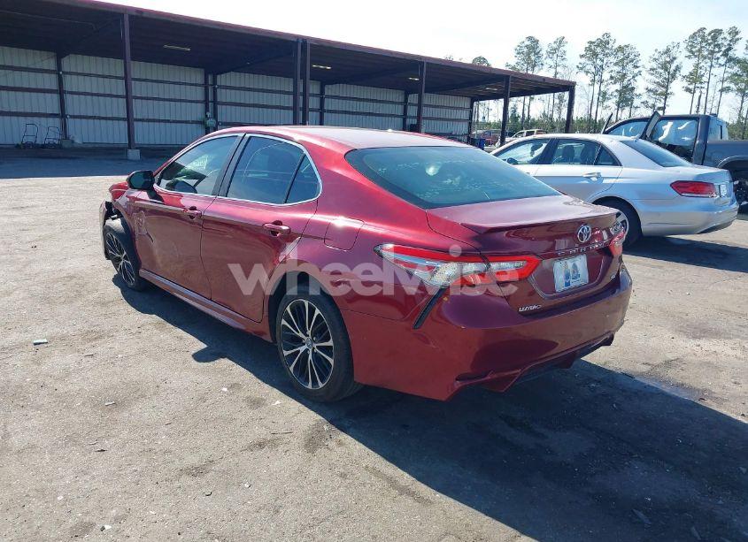 Photo 3 of 2018 Toyota Camry SE (VIN 4T1B11HK4JU602889)