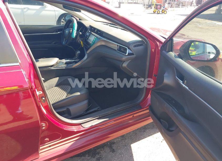 Photo 5 of 2018 Toyota Camry SE (VIN 4T1B11HK4JU602889)