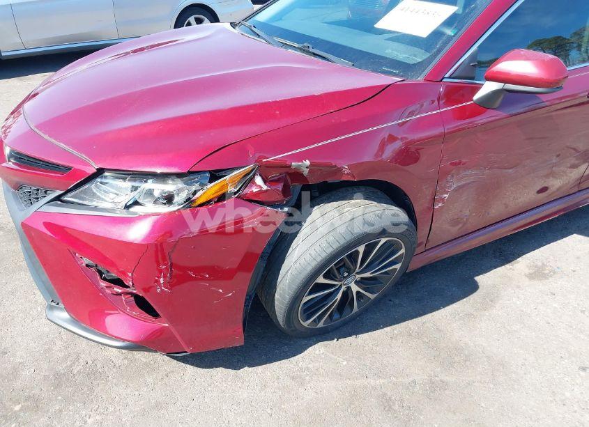 Photo 6 of 2018 Toyota Camry SE (VIN 4T1B11HK4JU602889)