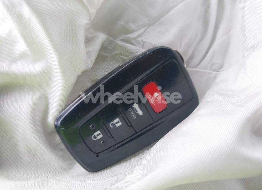 Photo 11 of 2018 Toyota Camry LE (VIN 4T1B11HK4JU640462)