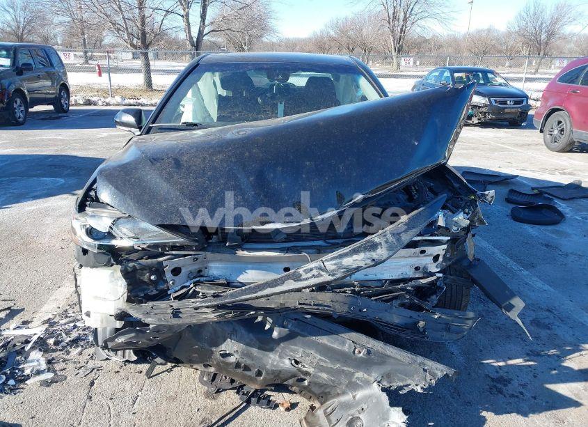 Photo 12 of 2018 Toyota Camry LE (VIN 4T1B11HK4JU640462)