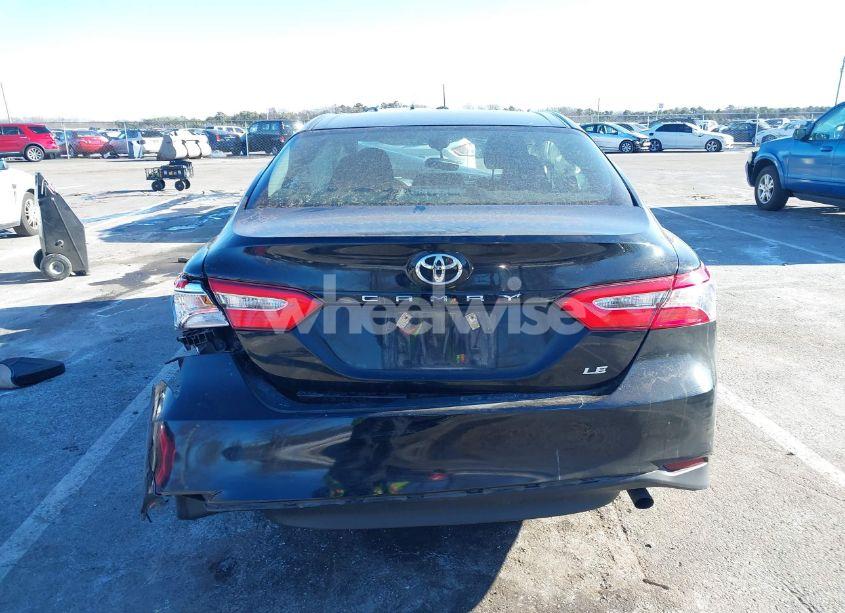 Photo 16 of 2018 Toyota Camry LE (VIN 4T1B11HK4JU640462)