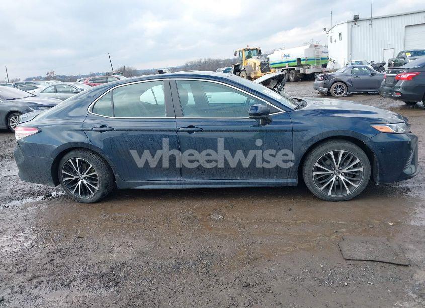 Photo 13 of 2018 Toyota Camry SE (VIN 4T1B11HK4JU652658)