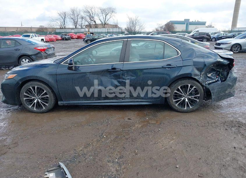 Photo 14 of 2018 Toyota Camry SE (VIN 4T1B11HK4JU652658)