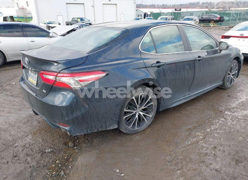 Photo 4 of 2018 Toyota Camry SE (VIN 4T1B11HK4JU652658)