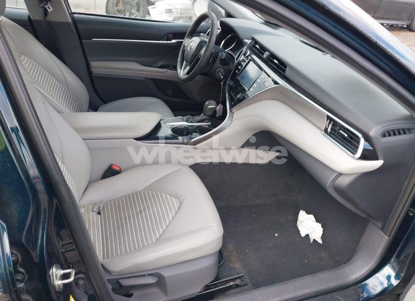 Photo 5 of 2018 Toyota Camry SE (VIN 4T1B11HK4JU652658)