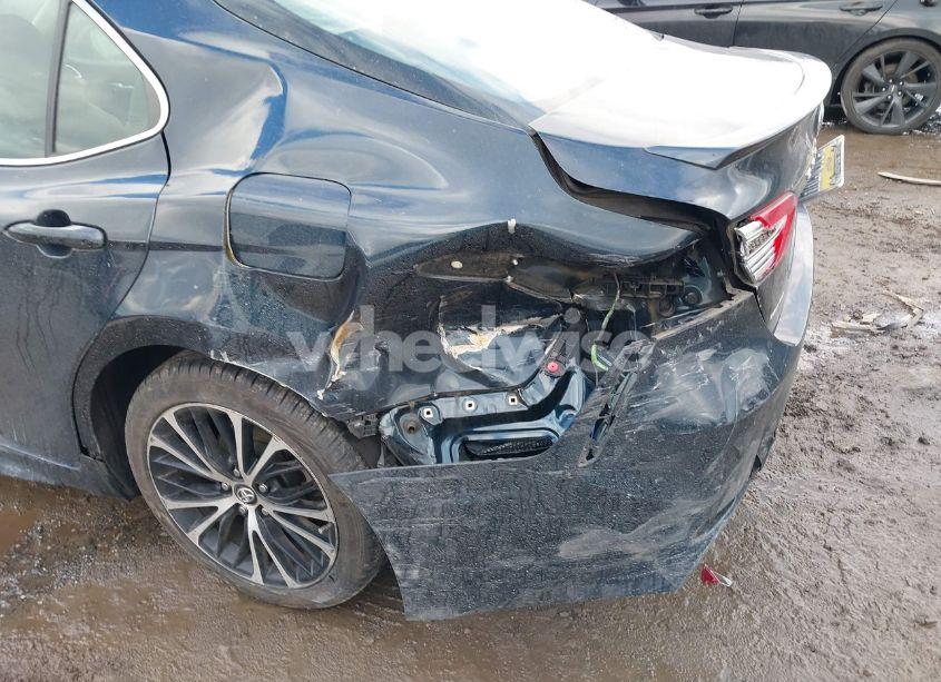 Photo 6 of 2018 Toyota Camry SE (VIN 4T1B11HK4JU652658)