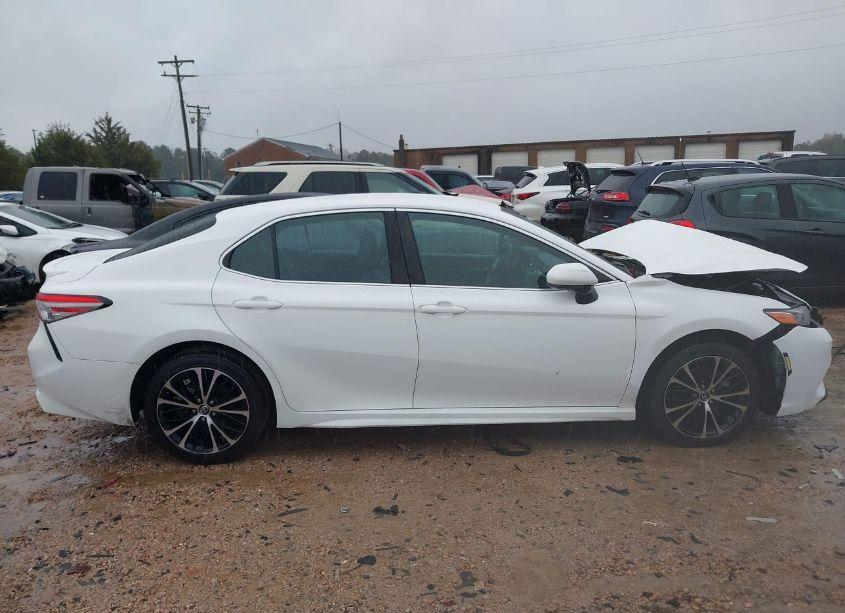 Photo 13 of 2018 Toyota Camry SE (VIN 4T1B11HK4JU662395)