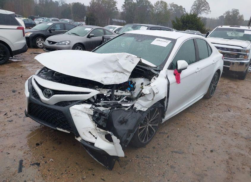 Photo 2 of 2018 Toyota Camry SE (VIN 4T1B11HK4JU662395)