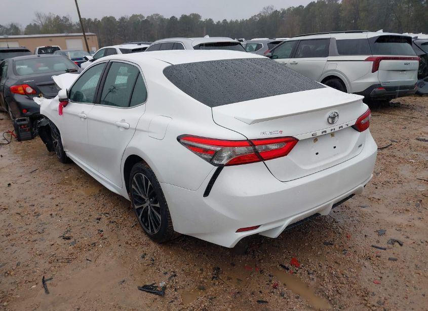 Photo 3 of 2018 Toyota Camry SE (VIN 4T1B11HK4JU662395)