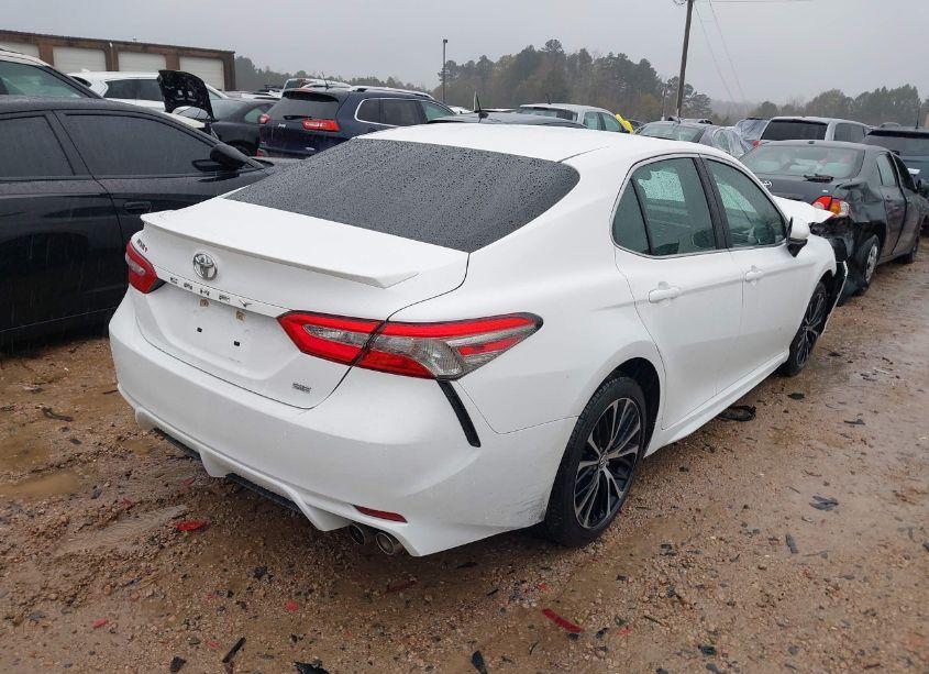 Photo 4 of 2018 Toyota Camry SE (VIN 4T1B11HK4JU662395)
