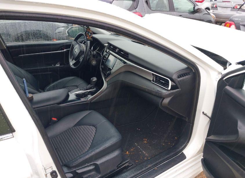 Photo 5 of 2018 Toyota Camry SE (VIN 4T1B11HK4JU662395)