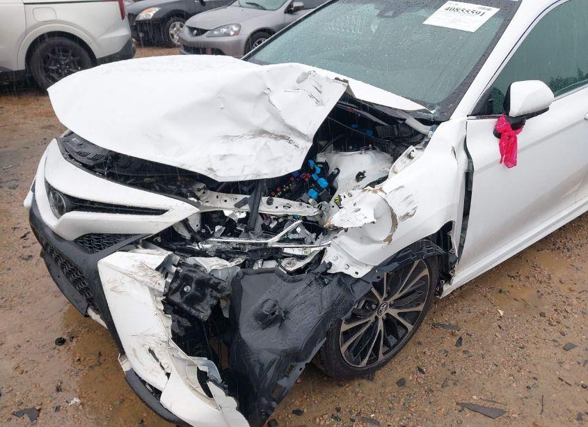 Photo 6 of 2018 Toyota Camry SE (VIN 4T1B11HK4JU662395)