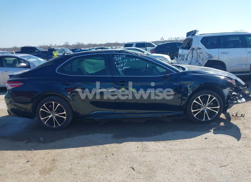 Photo 14 of 2018 Toyota Camry SE (VIN 4T1B11HK4JU675082)
