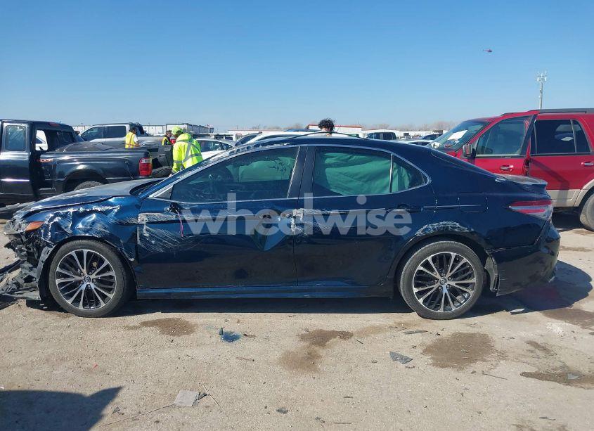 Photo 15 of 2018 Toyota Camry SE (VIN 4T1B11HK4JU675082)